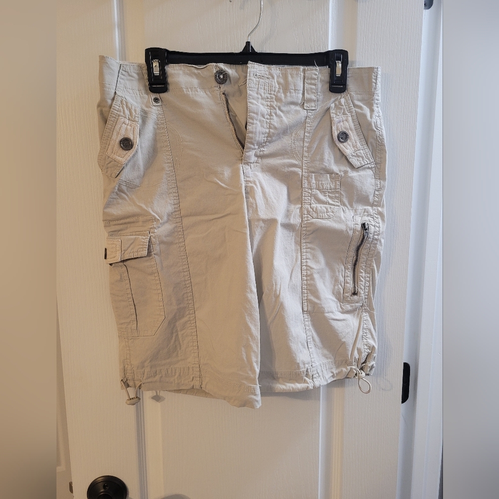 Intro Casual Elegance Size 10 Khaki Shorts